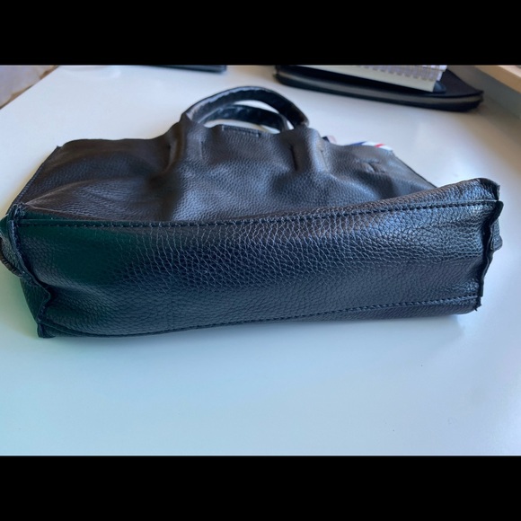 ✨SOLD✨Black faux-leather handbag - Picture 7 of 7